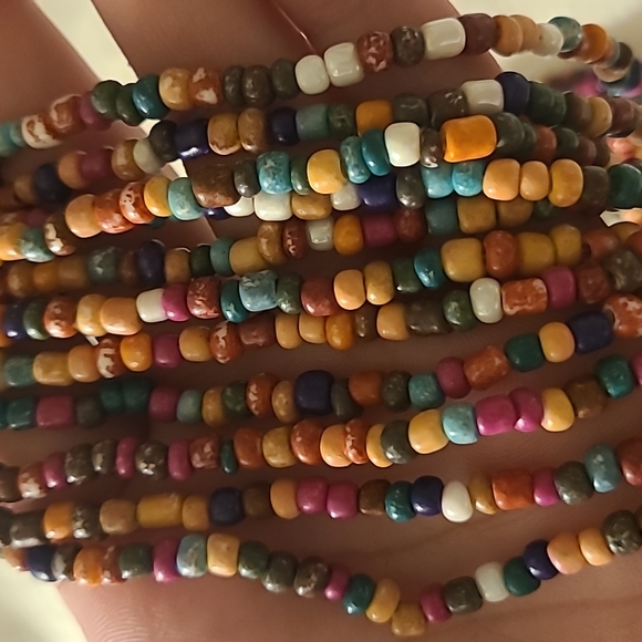 Beautiful  necklace for all occasions multiple colors - Picture 3 of 4